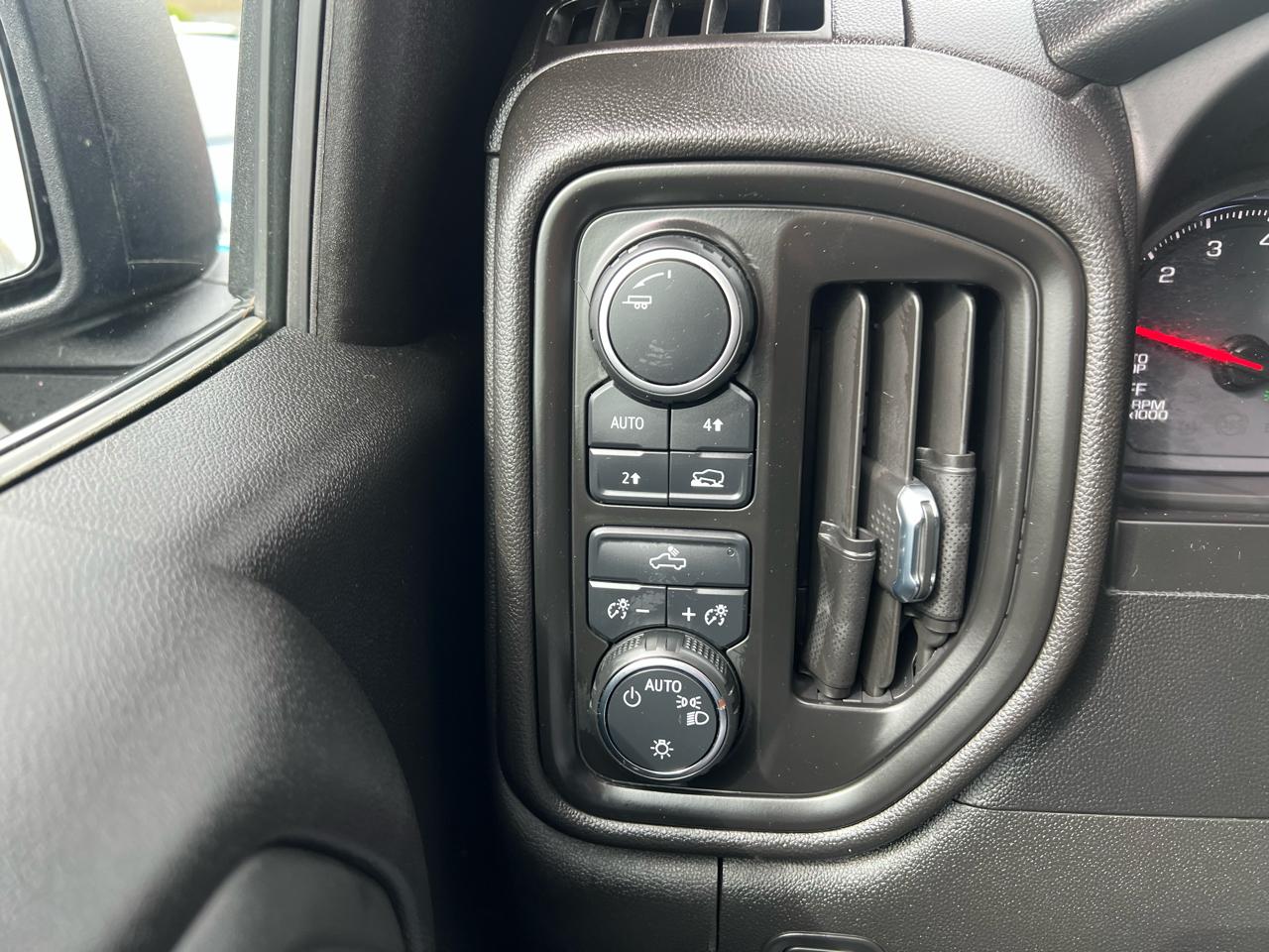 Chevrolet Silverado 1500 4WD Crew Cab 147" Custom 2023