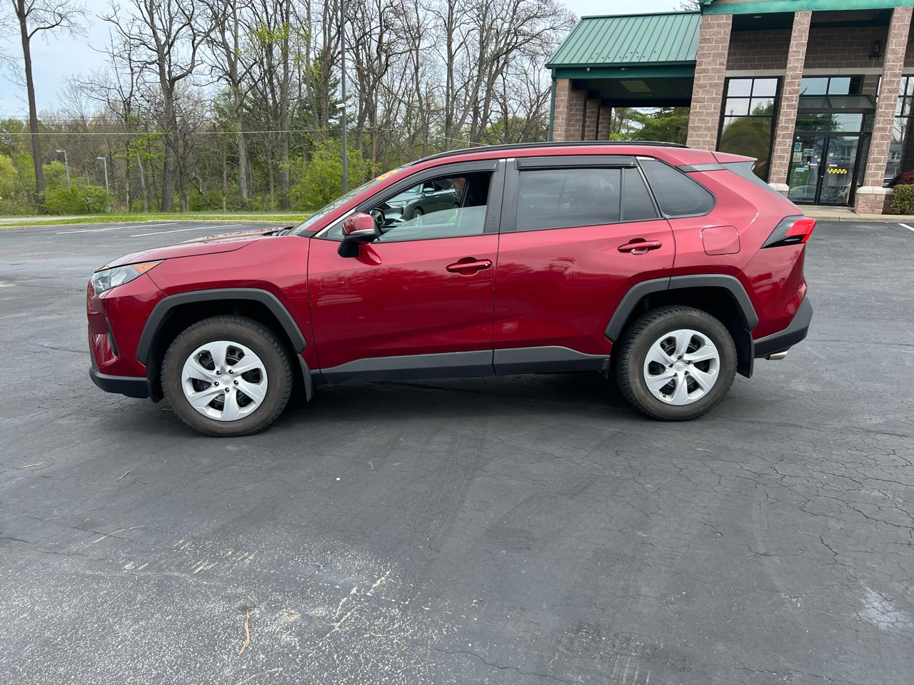 Toyota RAV4 LE AWD (Natl) 2021