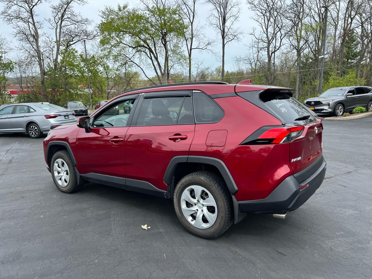 Toyota RAV4 LE AWD (Natl) 2021