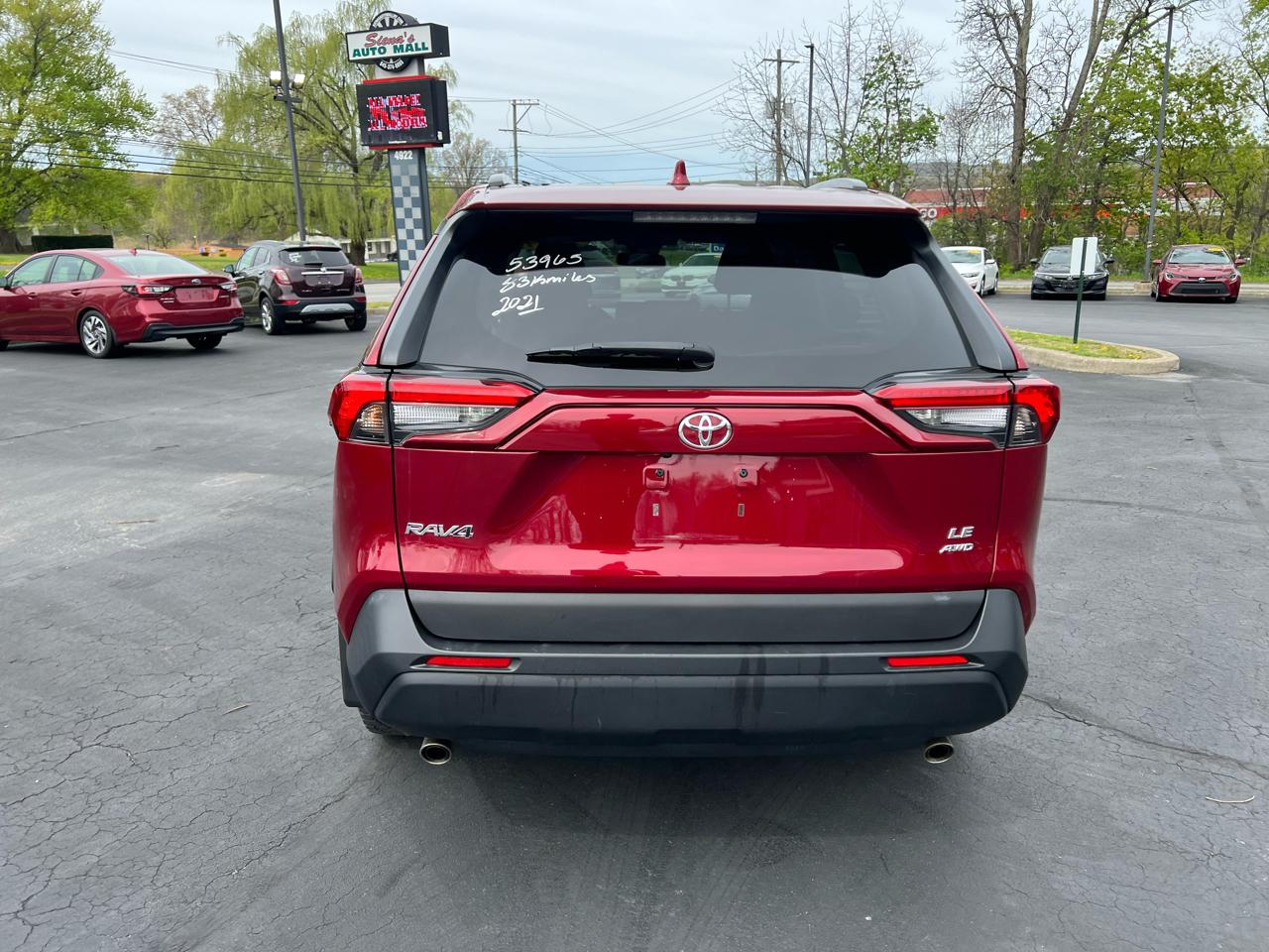 Toyota RAV4 LE AWD (Natl) 2021