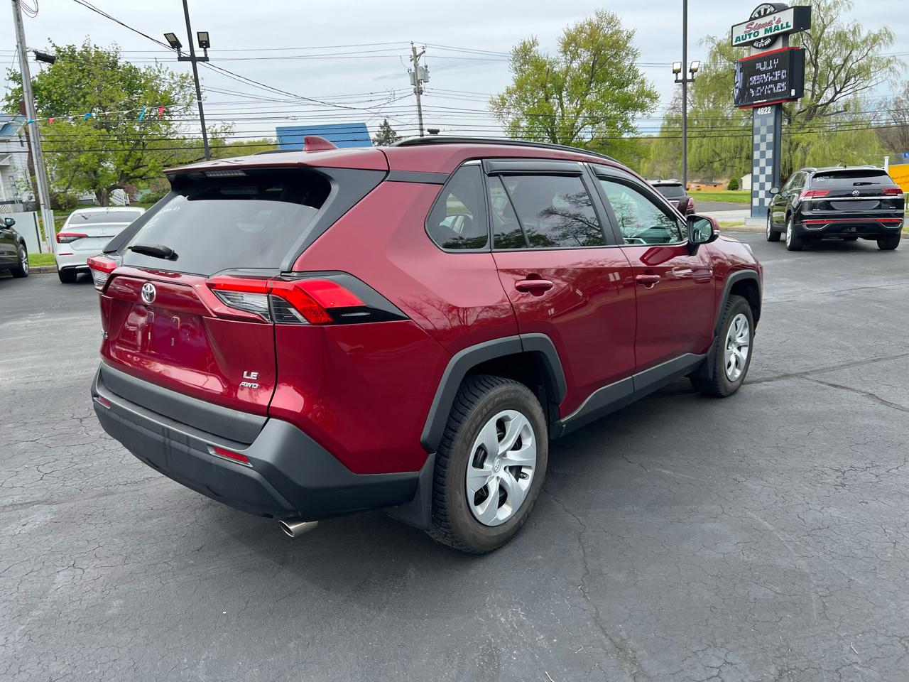 Toyota RAV4 LE AWD (Natl) 2021