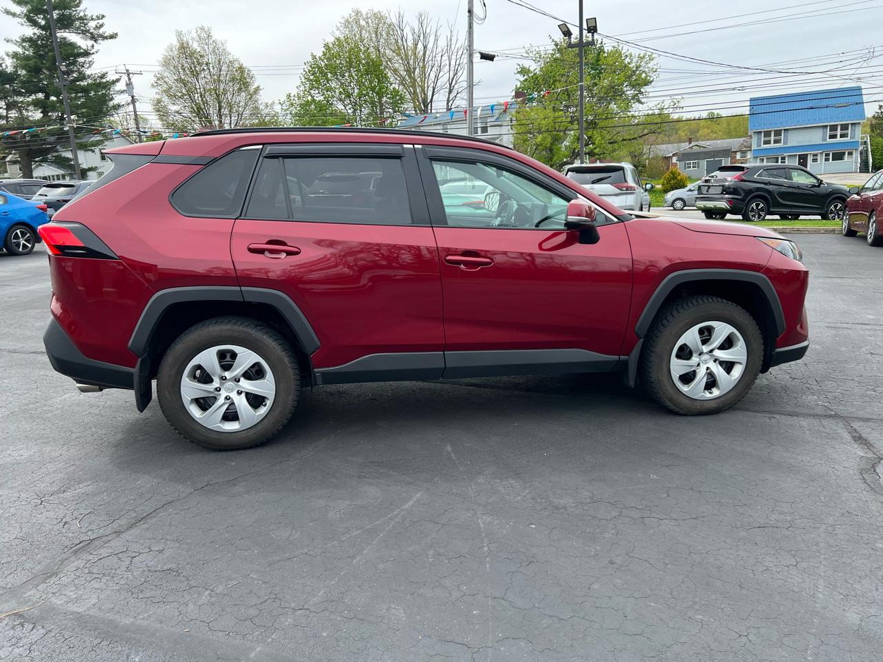 Toyota RAV4 LE AWD (Natl) 2021