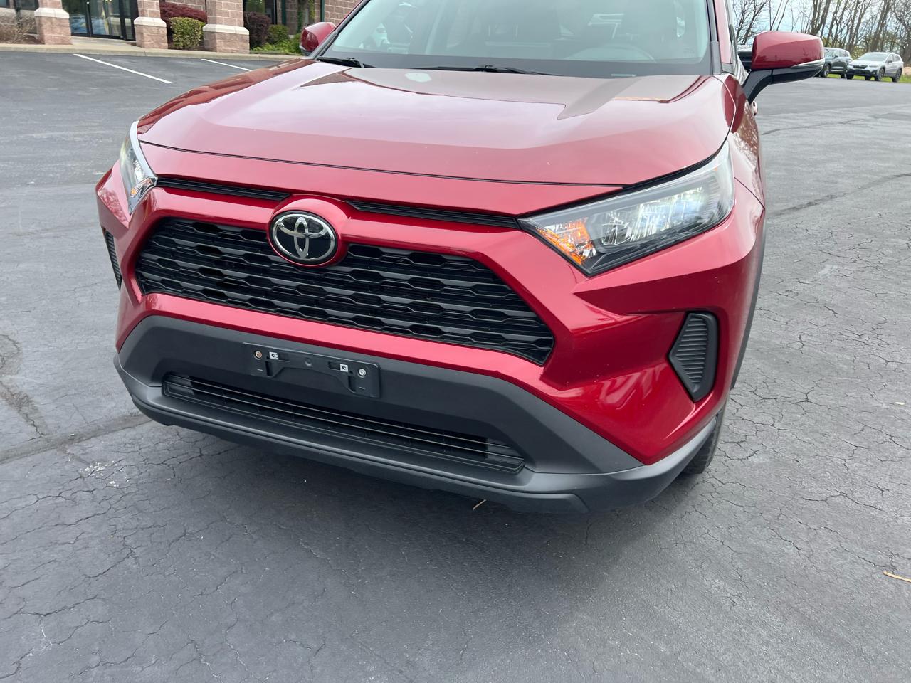 Toyota RAV4 LE AWD (Natl) 2021