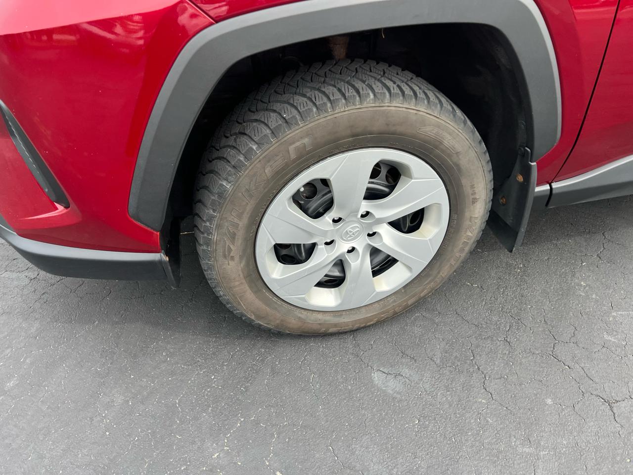 Toyota RAV4 LE AWD (Natl) 2021