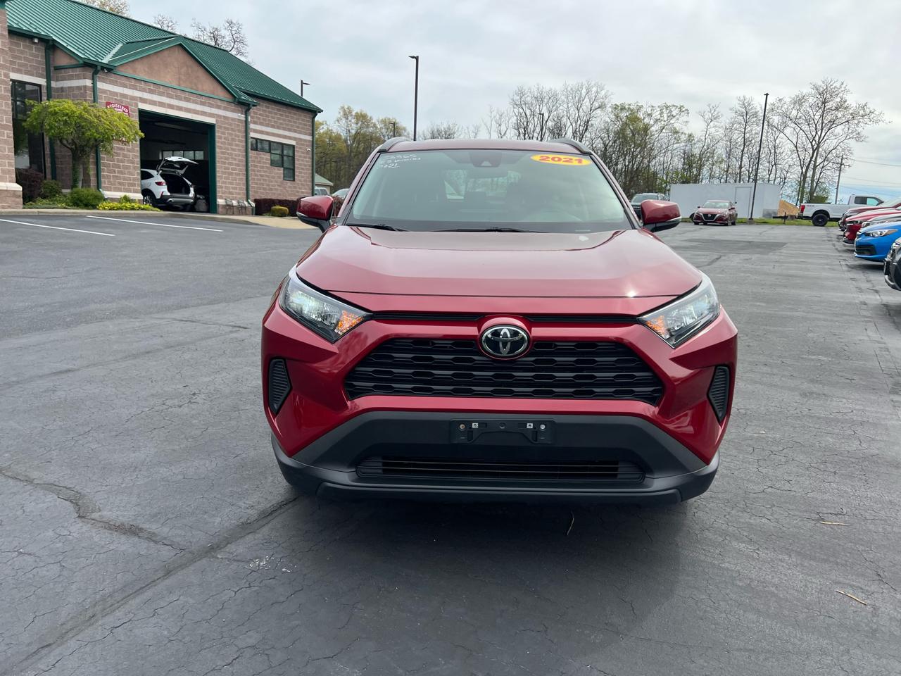 Toyota RAV4 LE AWD (Natl) 2021