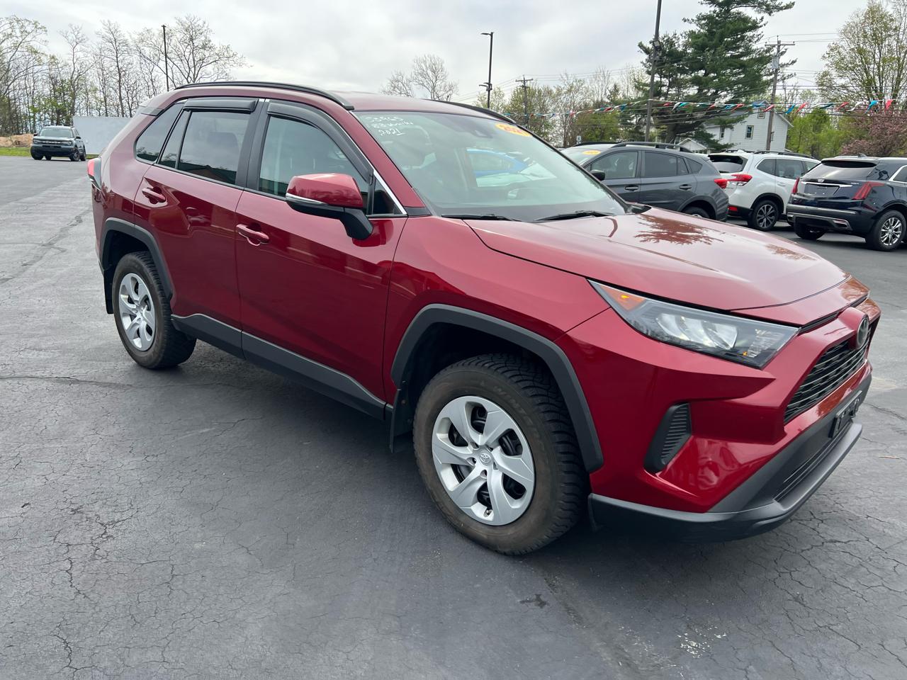 Toyota RAV4 LE AWD (Natl) 2021