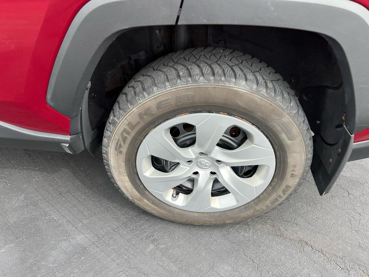 Toyota RAV4 LE AWD (Natl) 2021