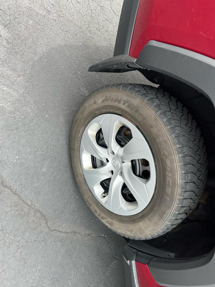 Toyota RAV4 LE AWD (Natl) 2021