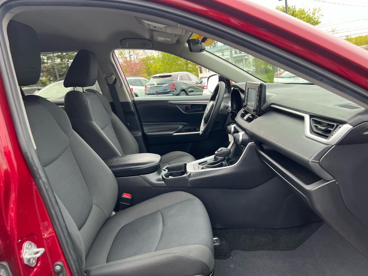 Toyota RAV4 LE AWD (Natl) 2021