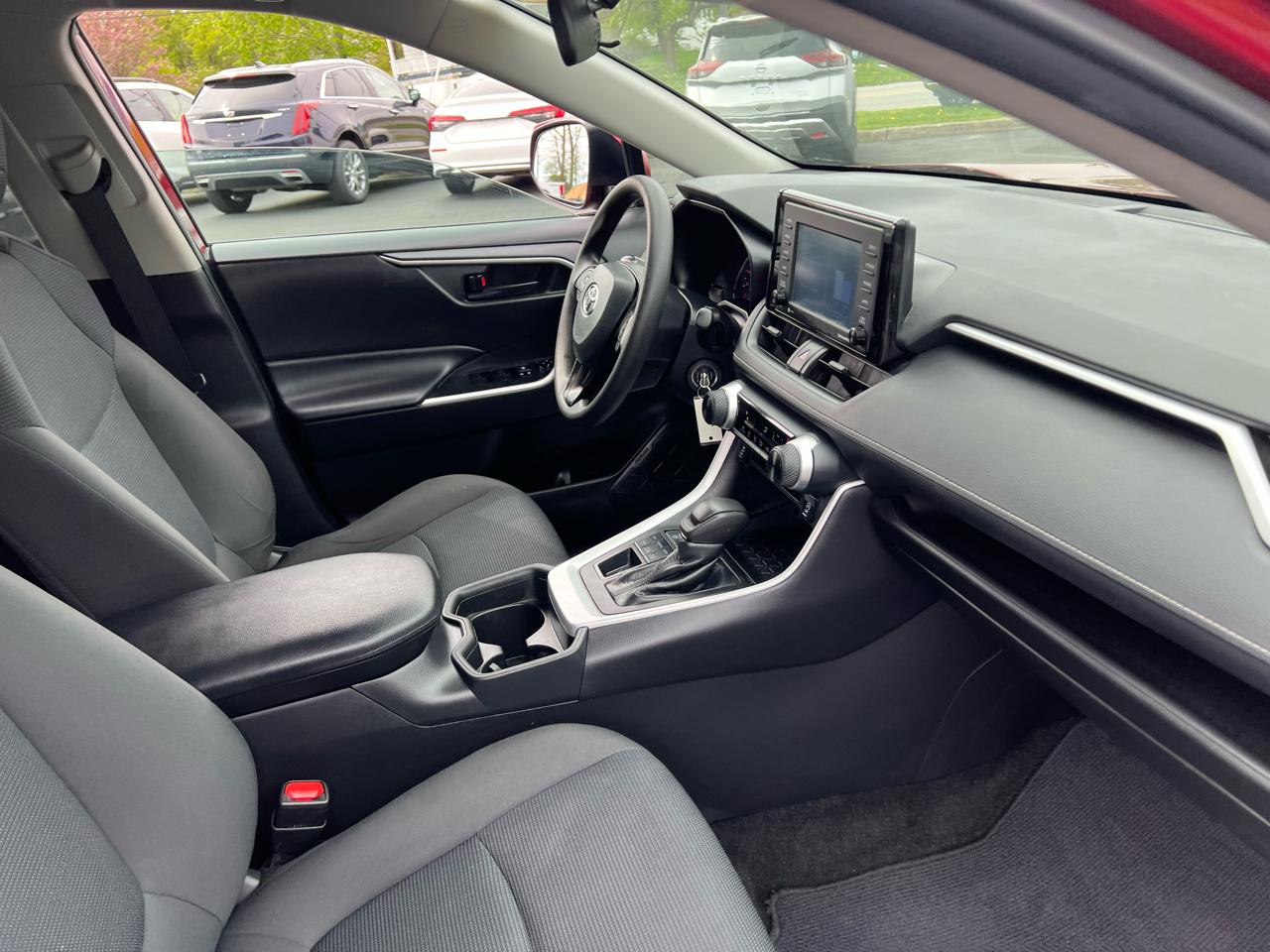 Toyota RAV4 LE AWD (Natl) 2021