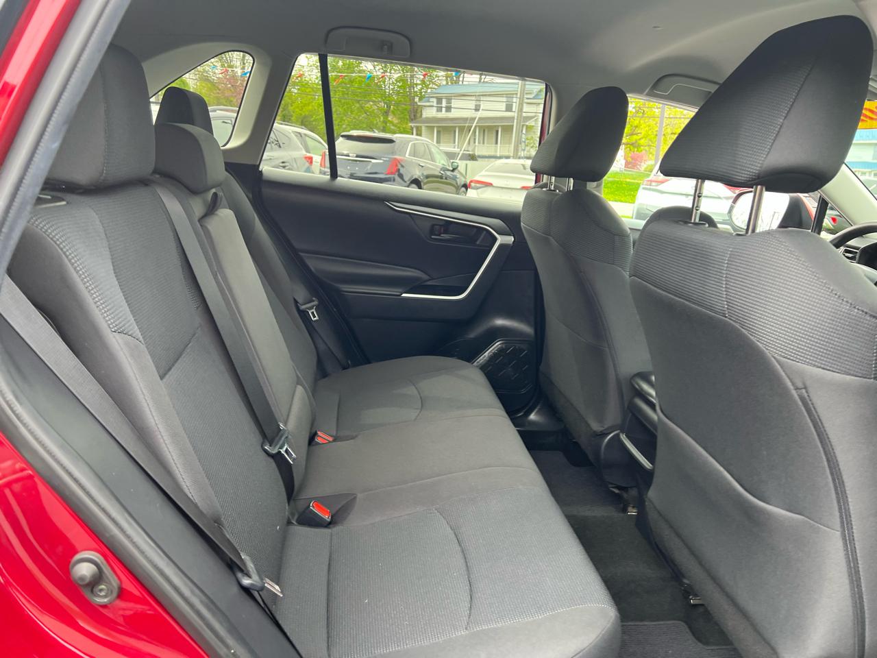 Toyota RAV4 LE AWD (Natl) 2021