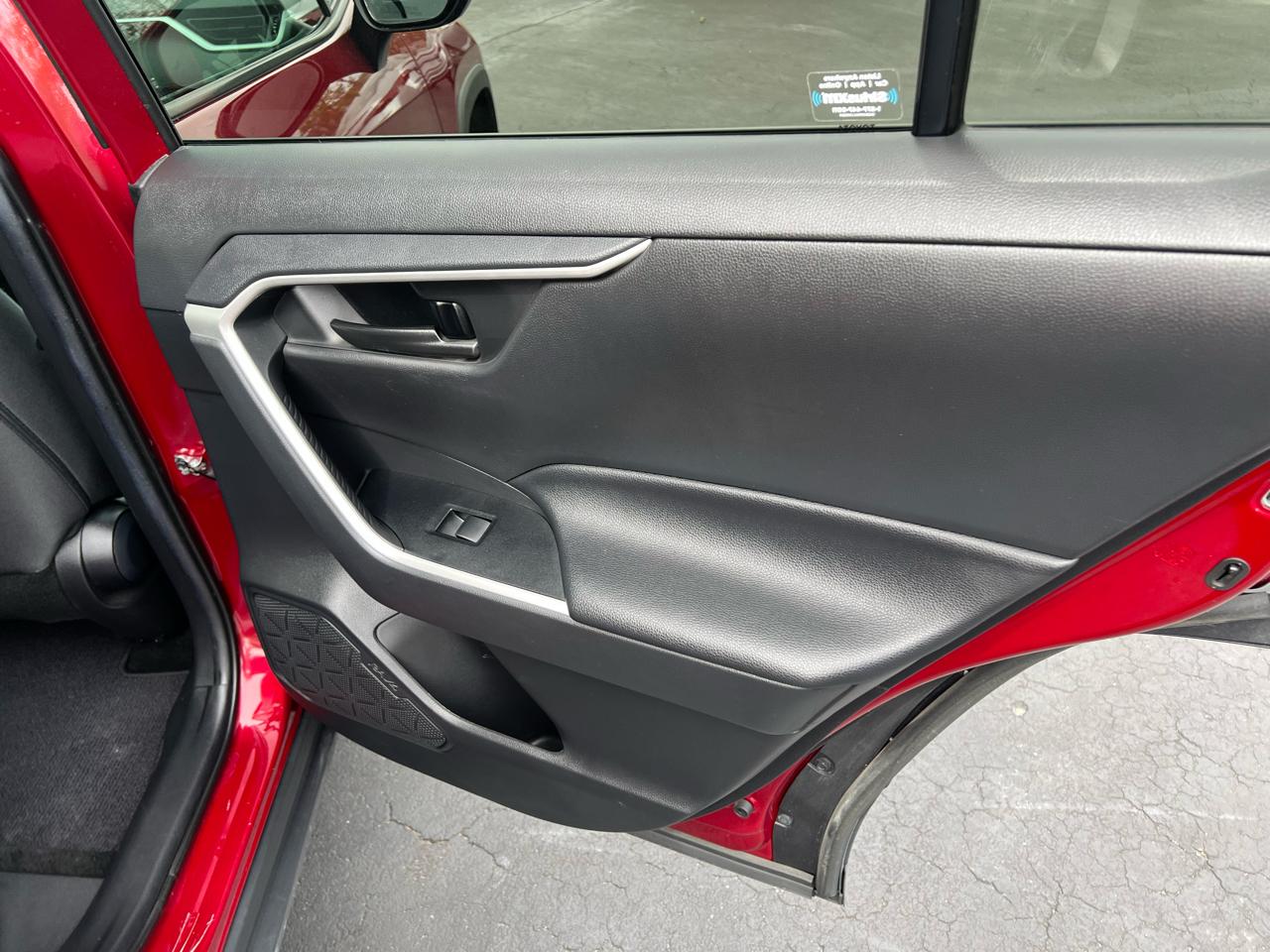 Toyota RAV4 LE AWD (Natl) 2021