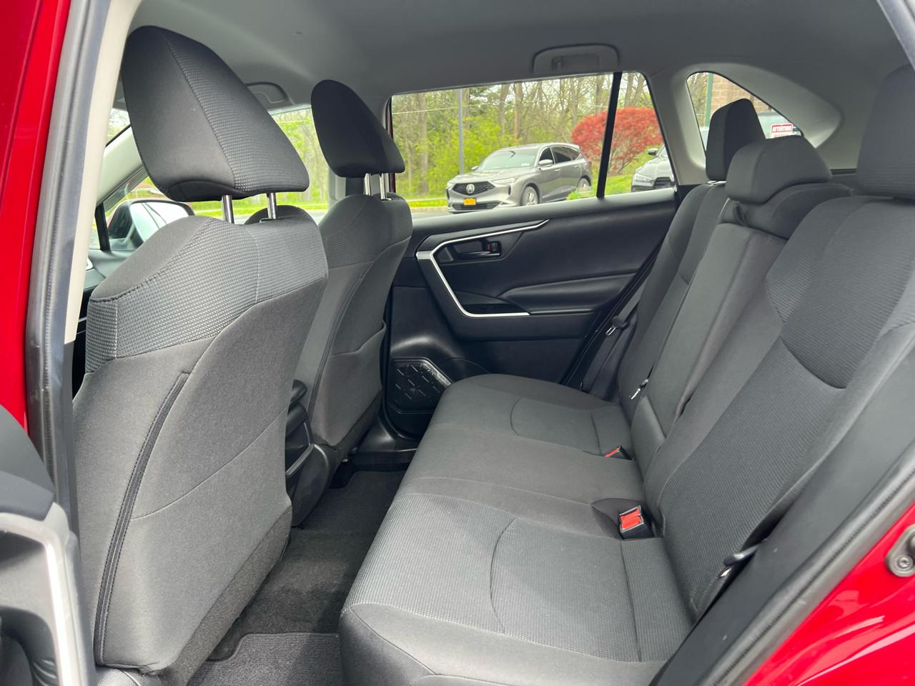 Toyota RAV4 LE AWD (Natl) 2021