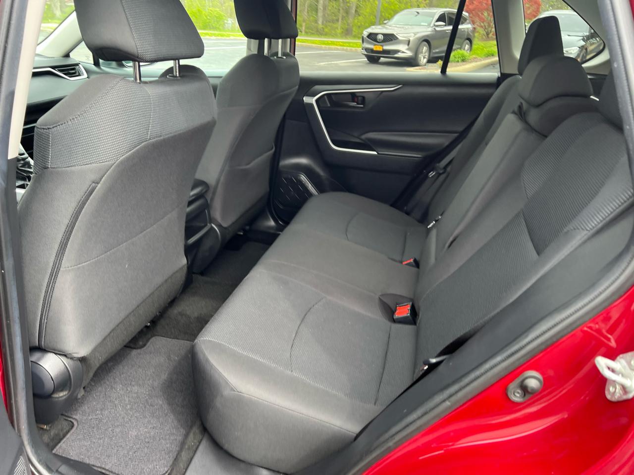 Toyota RAV4 LE AWD (Natl) 2021