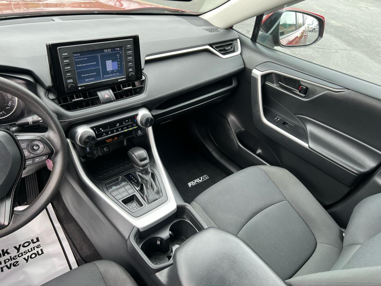 Toyota RAV4 LE AWD (Natl) 2021