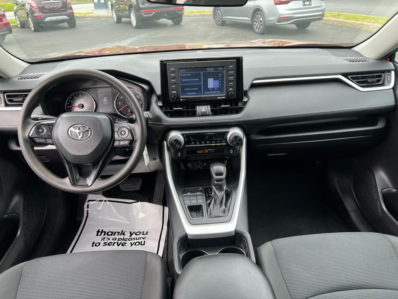 Toyota RAV4 LE AWD (Natl) 2021