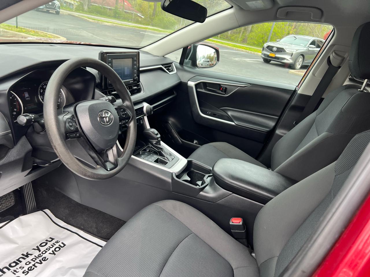 Toyota RAV4 LE AWD (Natl) 2021