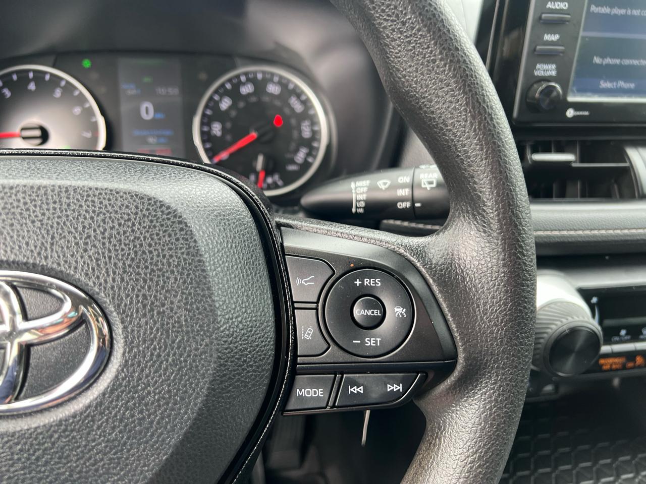 Toyota RAV4 LE AWD (Natl) 2021