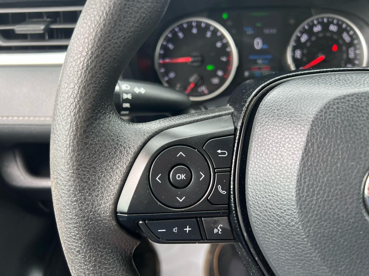 Toyota RAV4 LE AWD (Natl) 2021