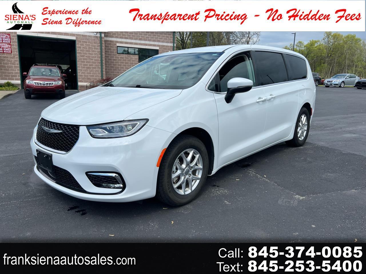 2023 Chrysler Pacifica Touring L's photo