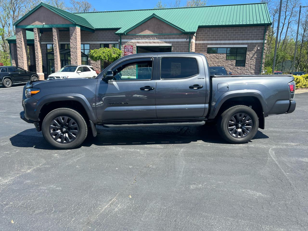 Toyota Tacoma 4WD Limited Double Cab 5' Bed V6 AT (Natl) 2022