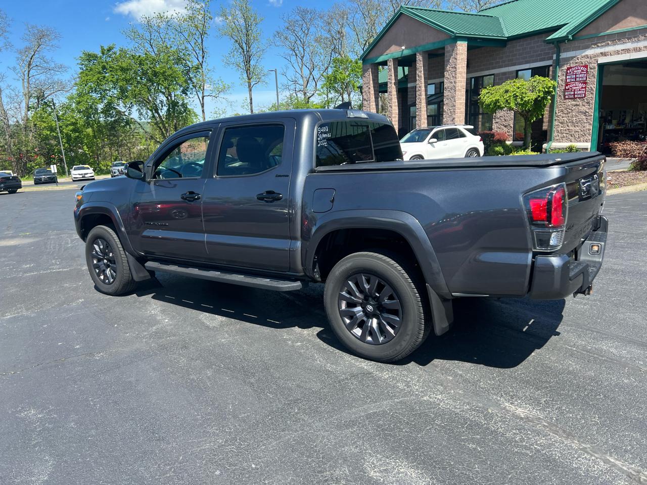 Toyota Tacoma 4WD Limited Double Cab 5' Bed V6 AT (Natl) 2022