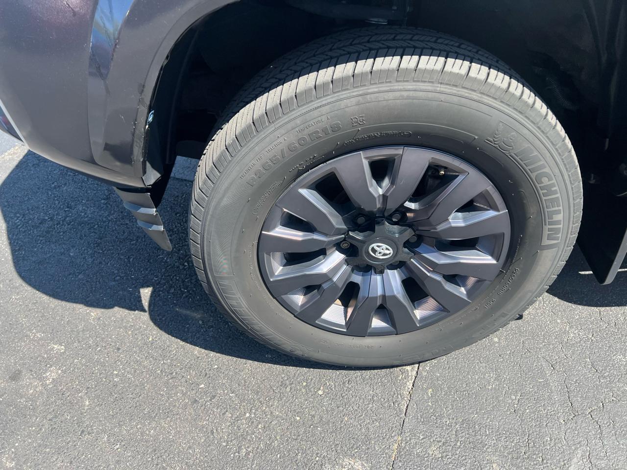 Toyota Tacoma 4WD Limited Double Cab 5' Bed V6 AT (Natl) 2022