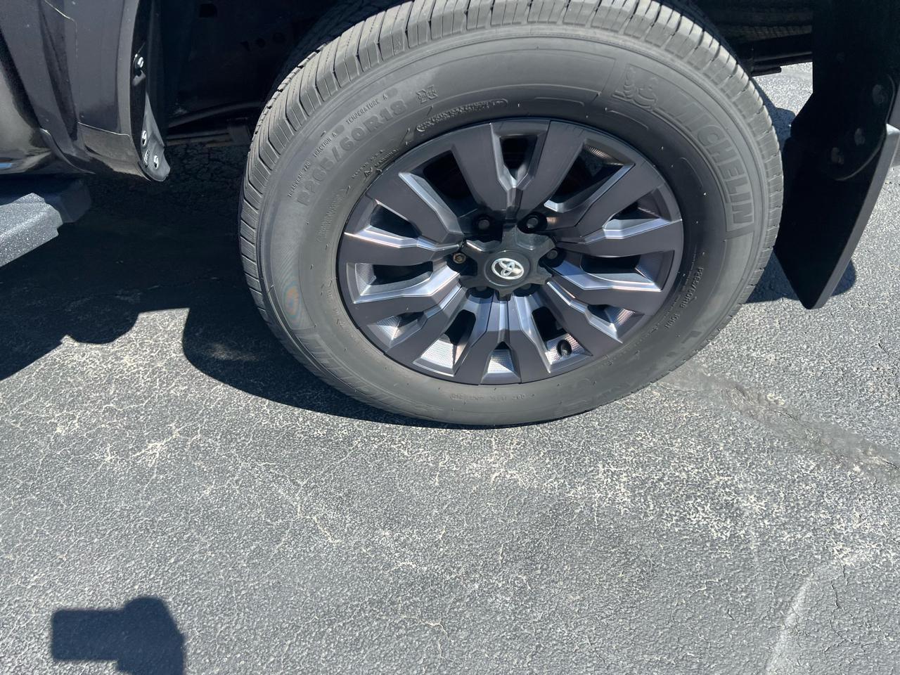 Toyota Tacoma 4WD Limited Double Cab 5' Bed V6 AT (Natl) 2022