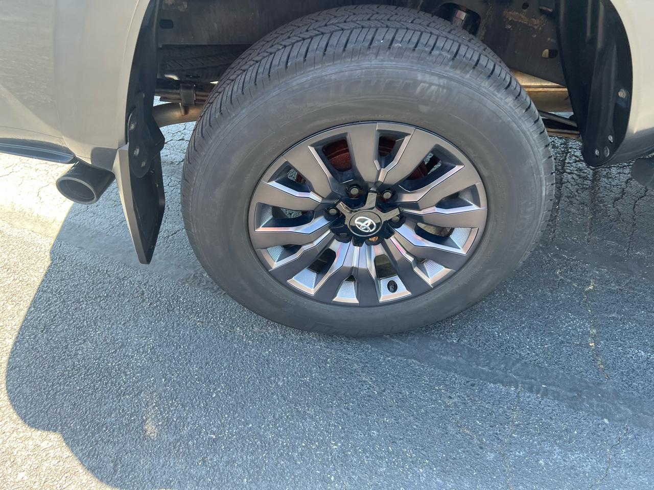 Toyota Tacoma 4WD Limited Double Cab 5' Bed V6 AT (Natl) 2022