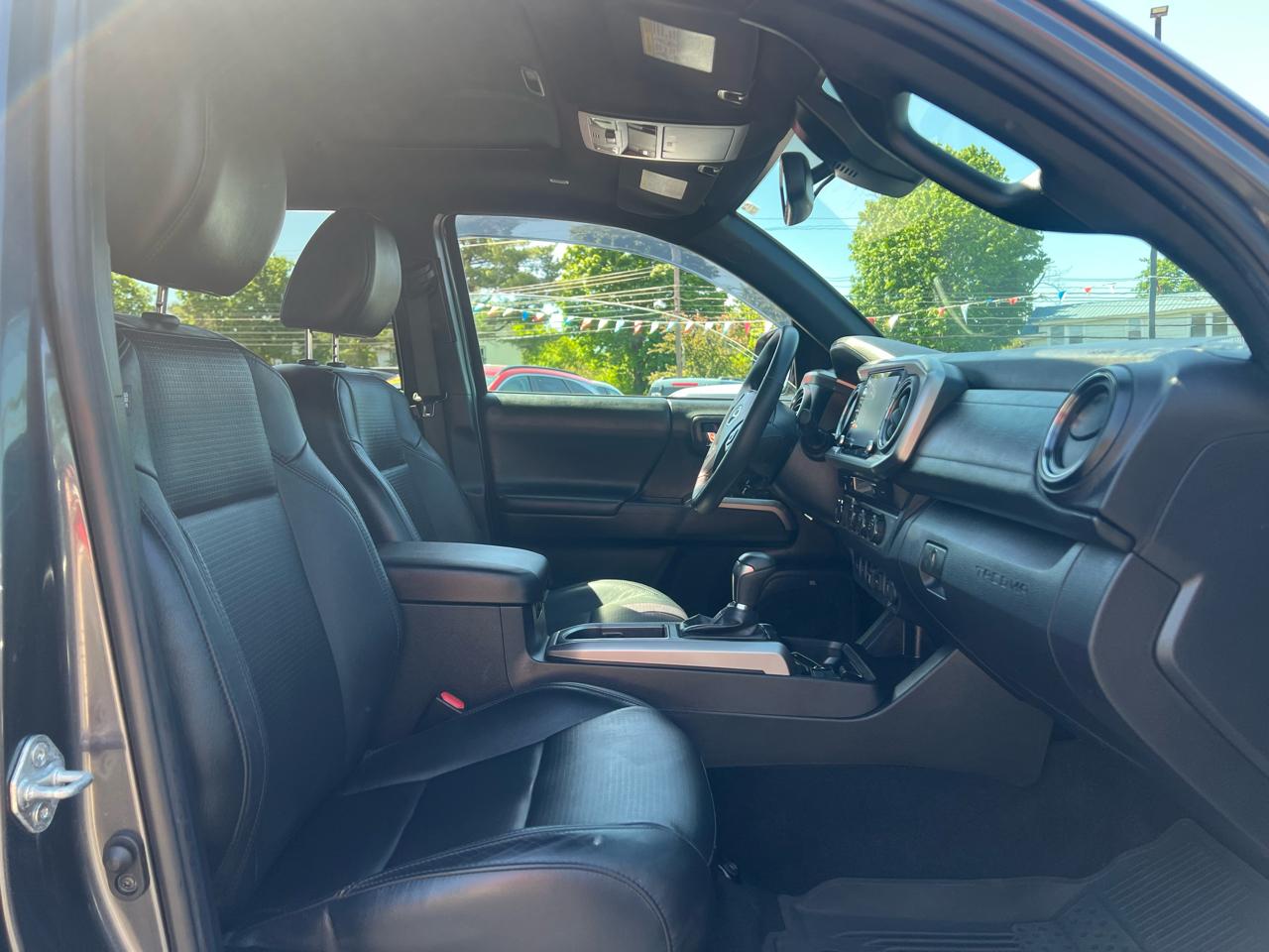Toyota Tacoma 4WD Limited Double Cab 5' Bed V6 AT (Natl) 2022