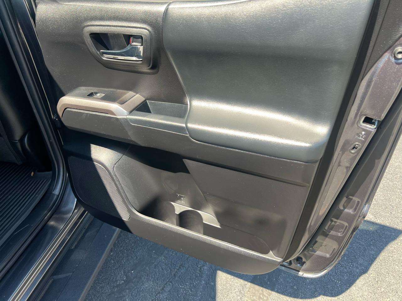 Toyota Tacoma 4WD Limited Double Cab 5' Bed V6 AT (Natl) 2022