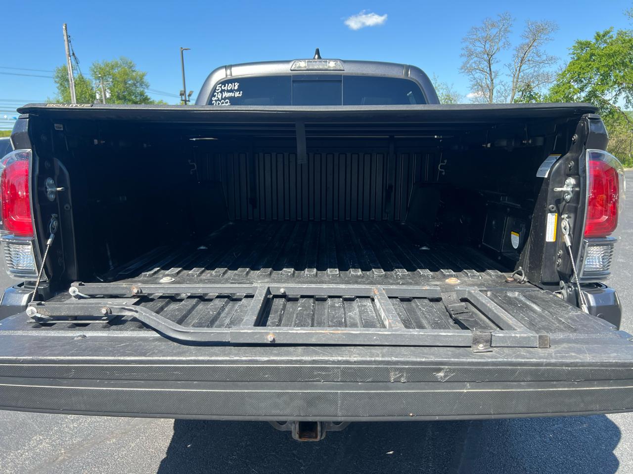 Toyota Tacoma 4WD Limited Double Cab 5' Bed V6 AT (Natl) 2022