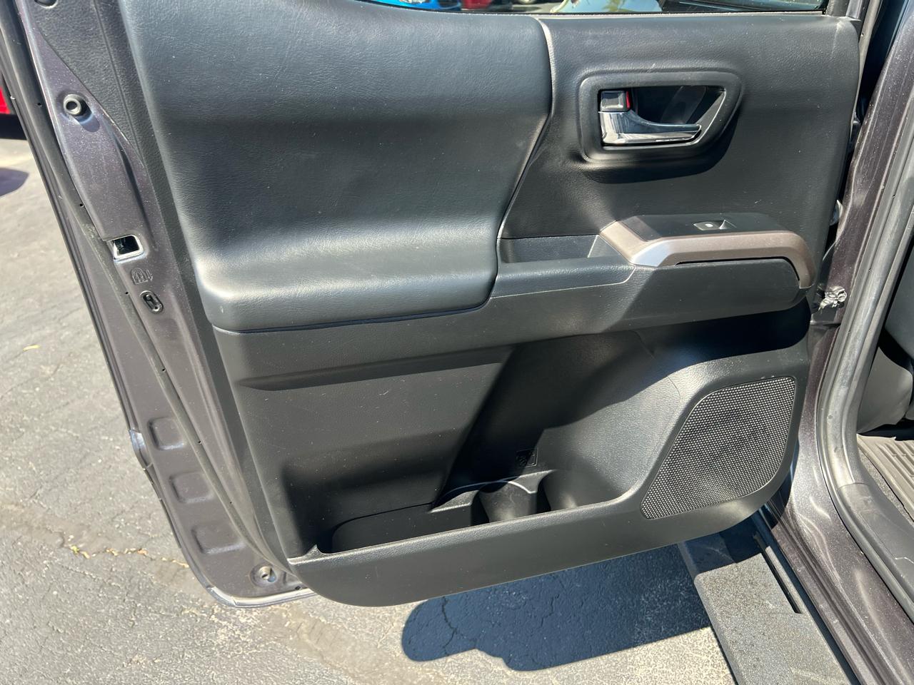Toyota Tacoma 4WD Limited Double Cab 5' Bed V6 AT (Natl) 2022