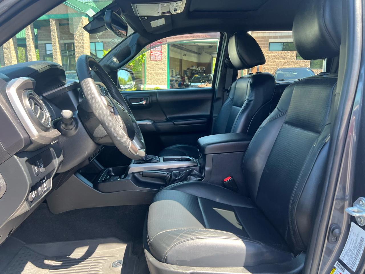 Toyota Tacoma 4WD Limited Double Cab 5' Bed V6 AT (Natl) 2022