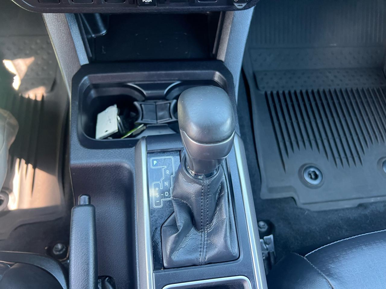 Toyota Tacoma 4WD Limited Double Cab 5' Bed V6 AT (Natl) 2022