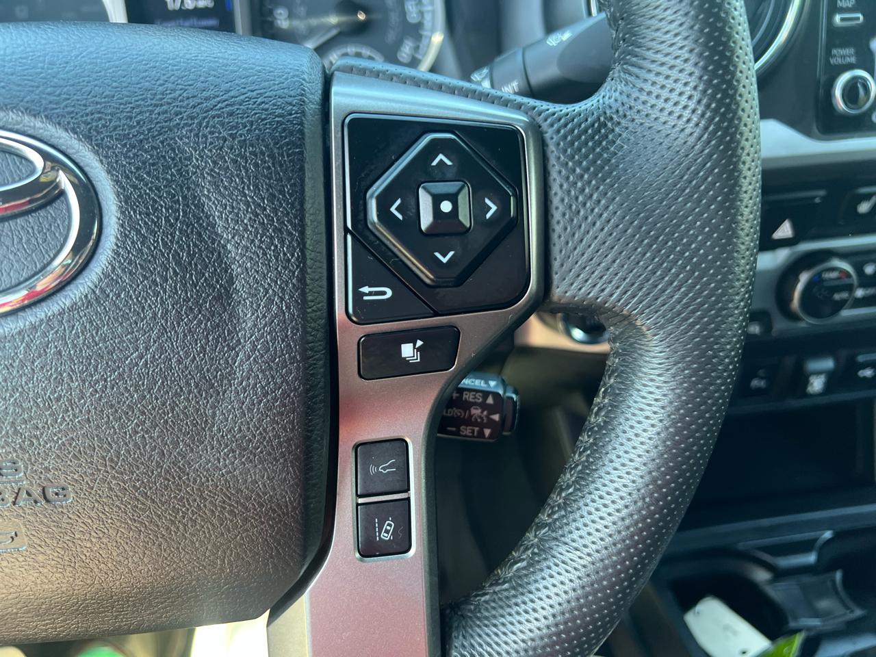 Toyota Tacoma 4WD Limited Double Cab 5' Bed V6 AT (Natl) 2022