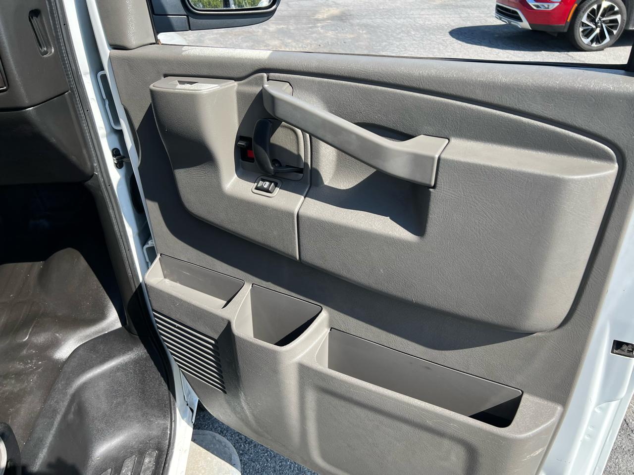 GMC Savana Cargo Van RWD 2500 135" 2020
