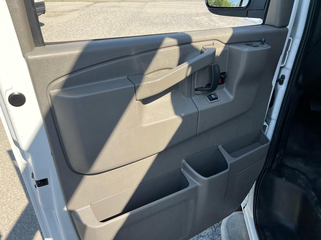 GMC Savana Cargo Van RWD 2500 135" 2020