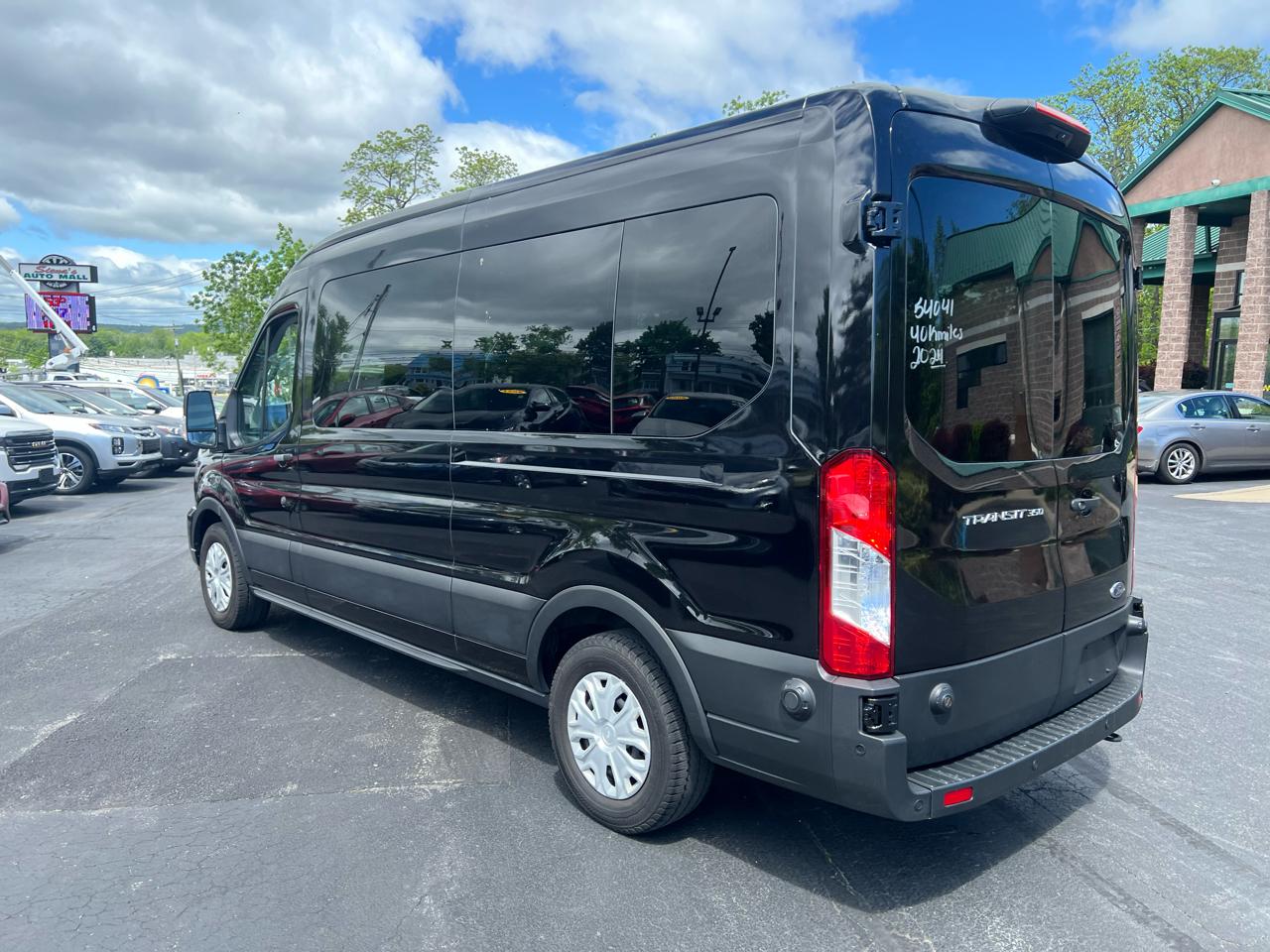 Ford Transit Passenger Wagon T-350 148" Med Roof XLT RWD 2024