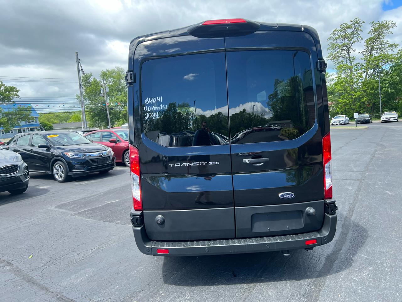 Ford Transit Passenger Wagon T-350 148" Med Roof XLT RWD 2024