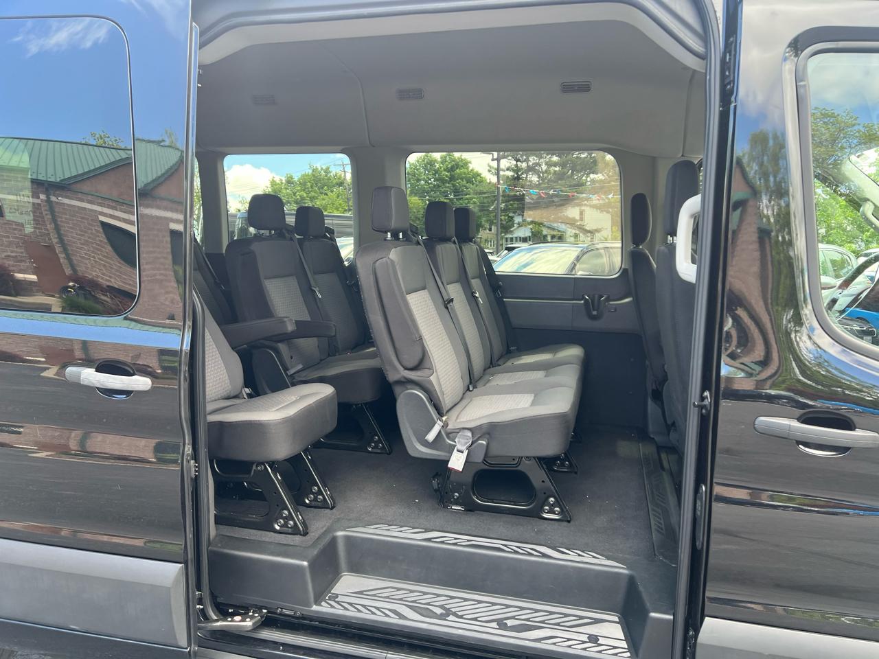 Ford Transit Passenger Wagon T-350 148" Med Roof XLT RWD 2024