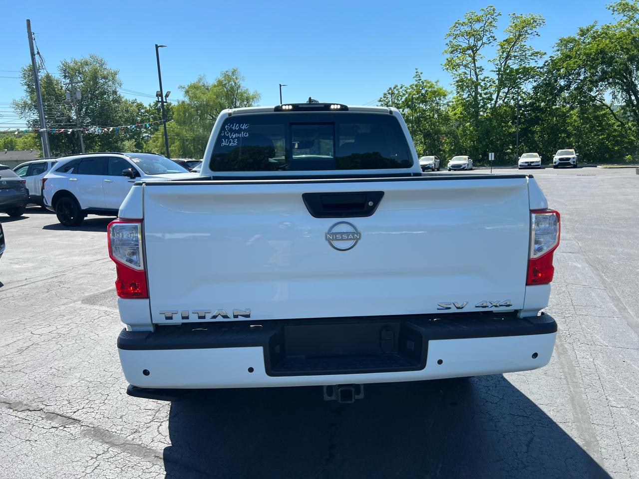 Nissan Titan 4x4 Crew Cab SV 2023