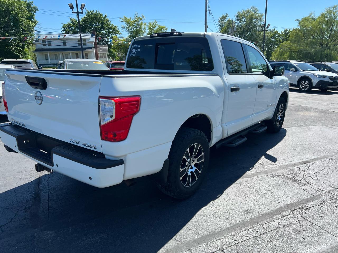Nissan Titan 4x4 Crew Cab SV 2023