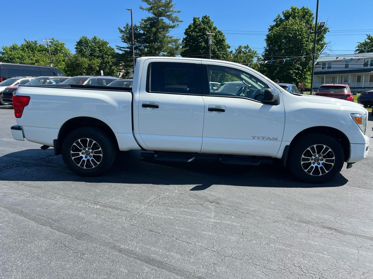 Nissan Titan 4x4 Crew Cab SV 2023