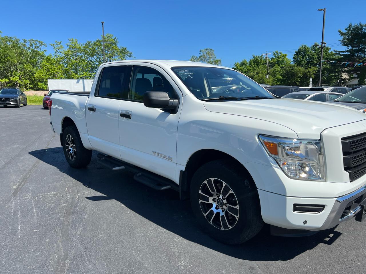 Nissan Titan 4x4 Crew Cab SV 2023