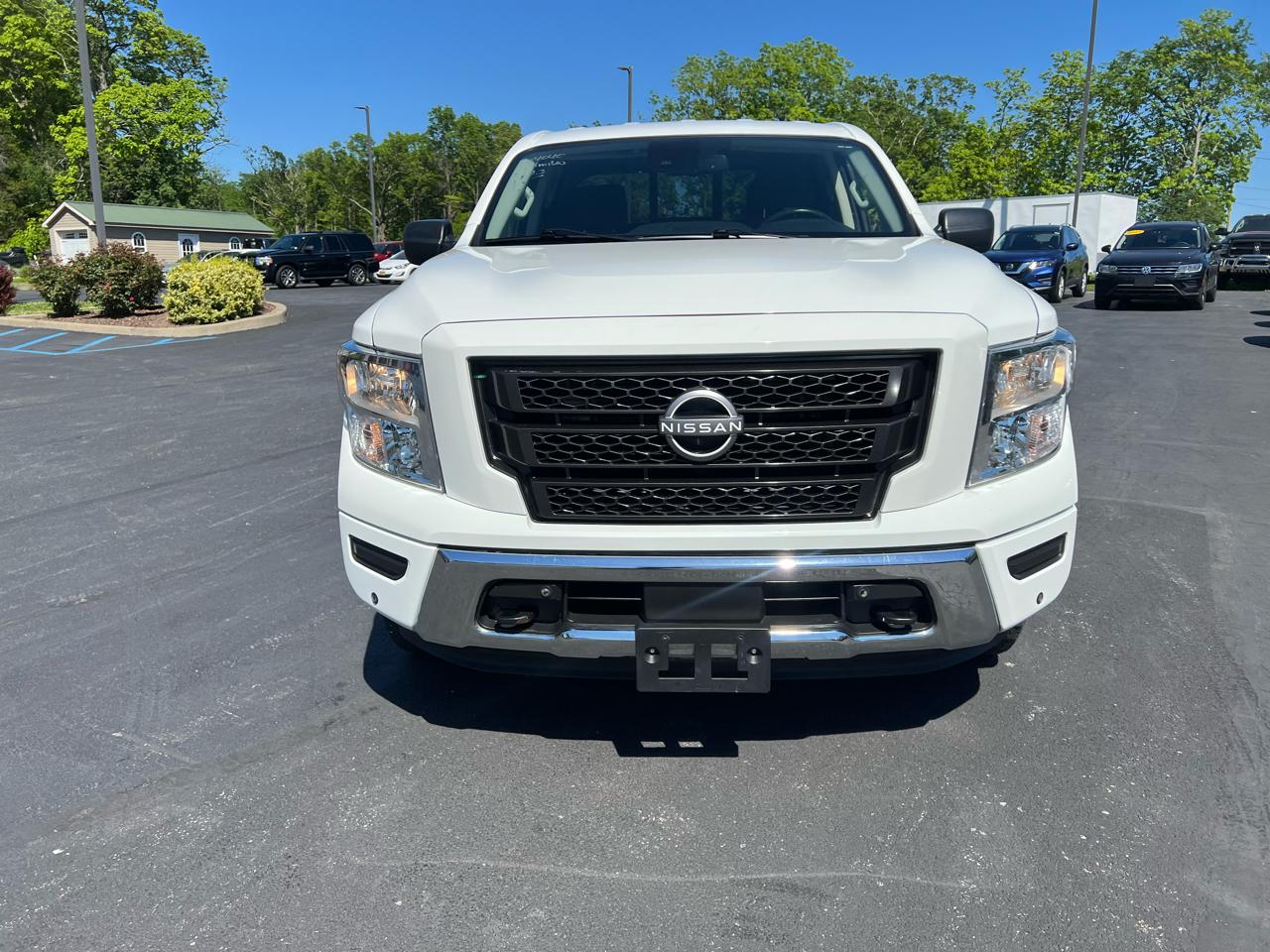 Nissan Titan 4x4 Crew Cab SV 2023