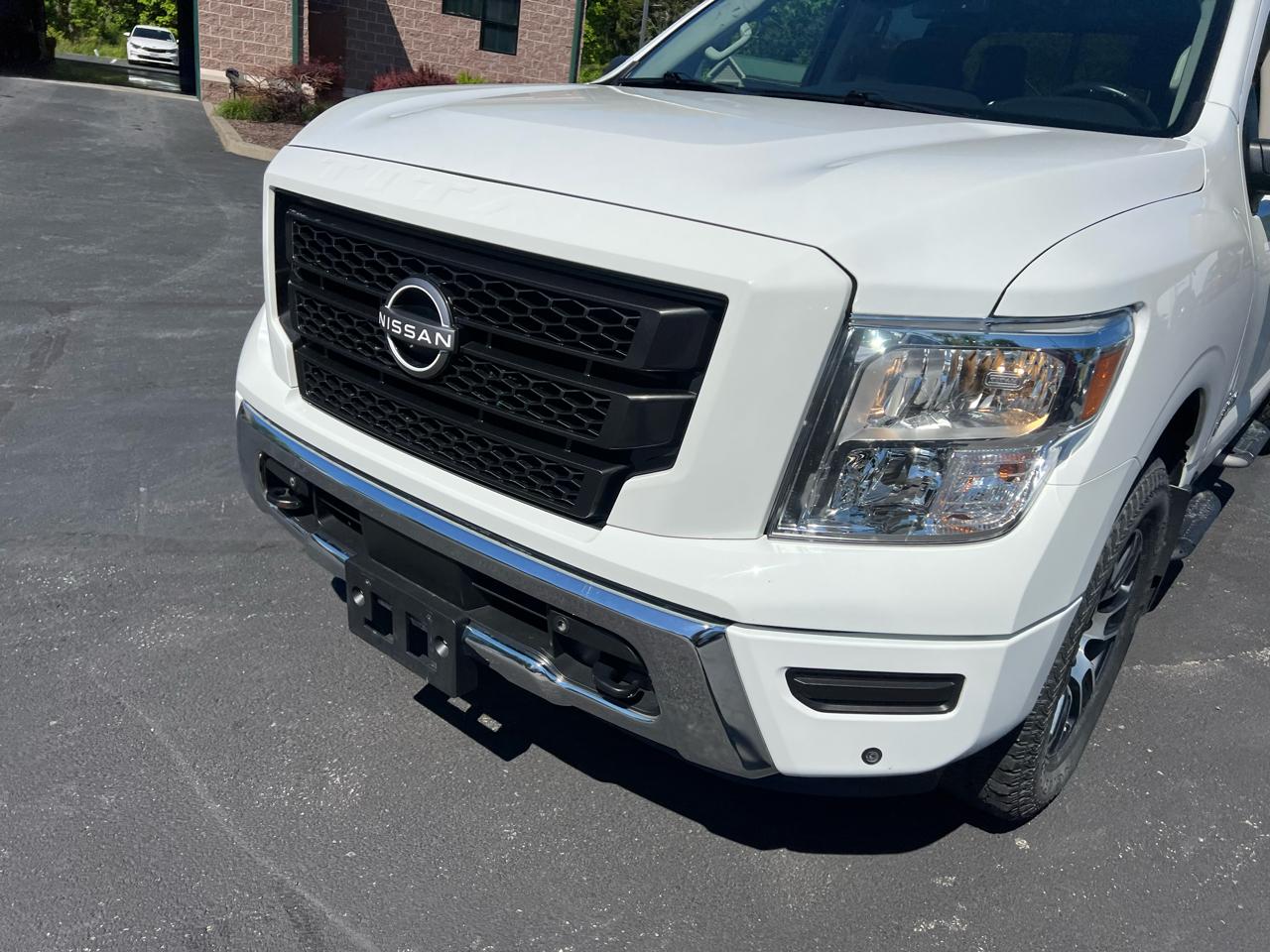 Nissan Titan 4x4 Crew Cab SV 2023