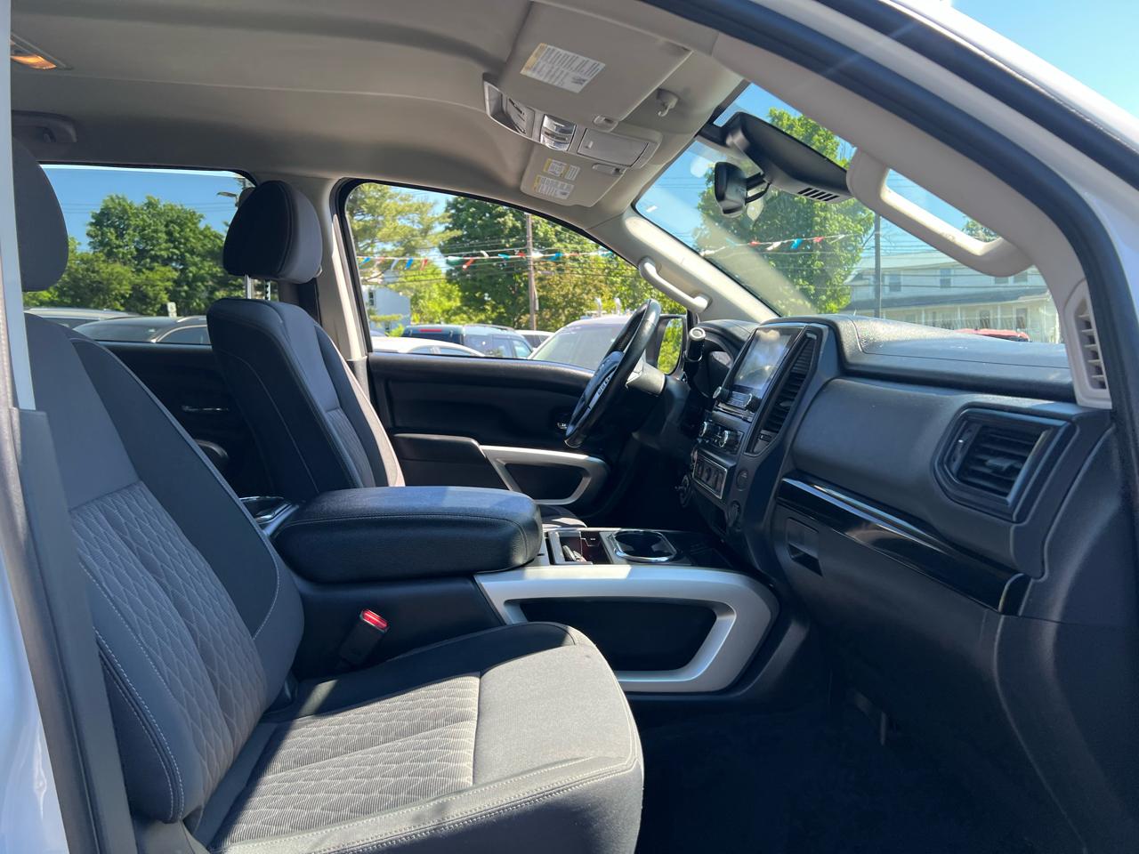 Nissan Titan 4x4 Crew Cab SV 2023