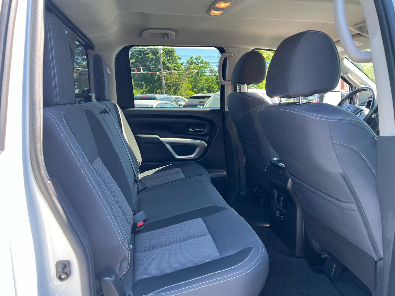 Nissan Titan 4x4 Crew Cab SV 2023