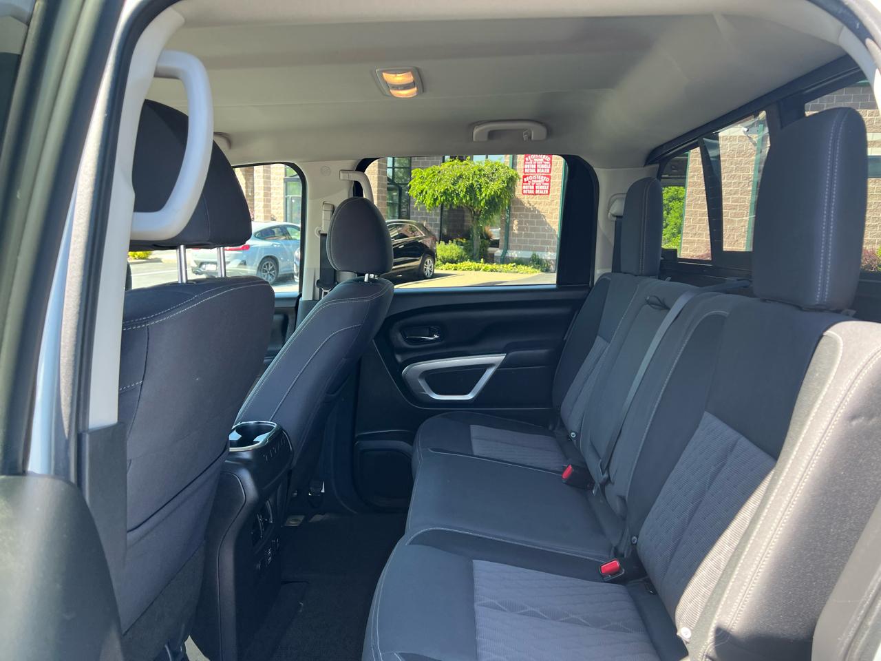 Nissan Titan 4x4 Crew Cab SV 2023